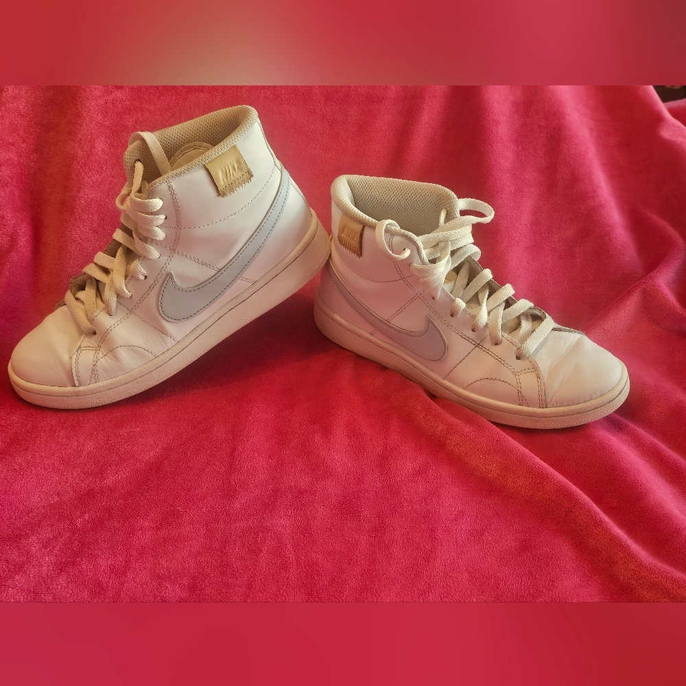 Nike Court Royal 2 Mid Size 5 White and Blue